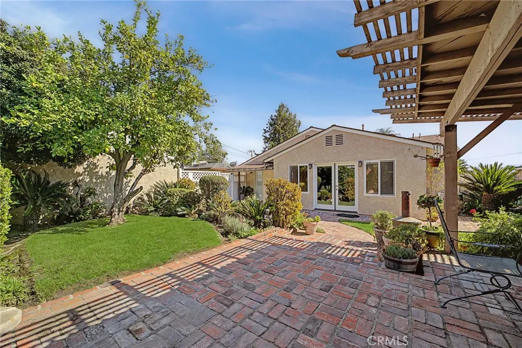 347 W Leeside