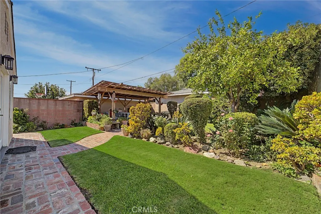 347 W Leeside