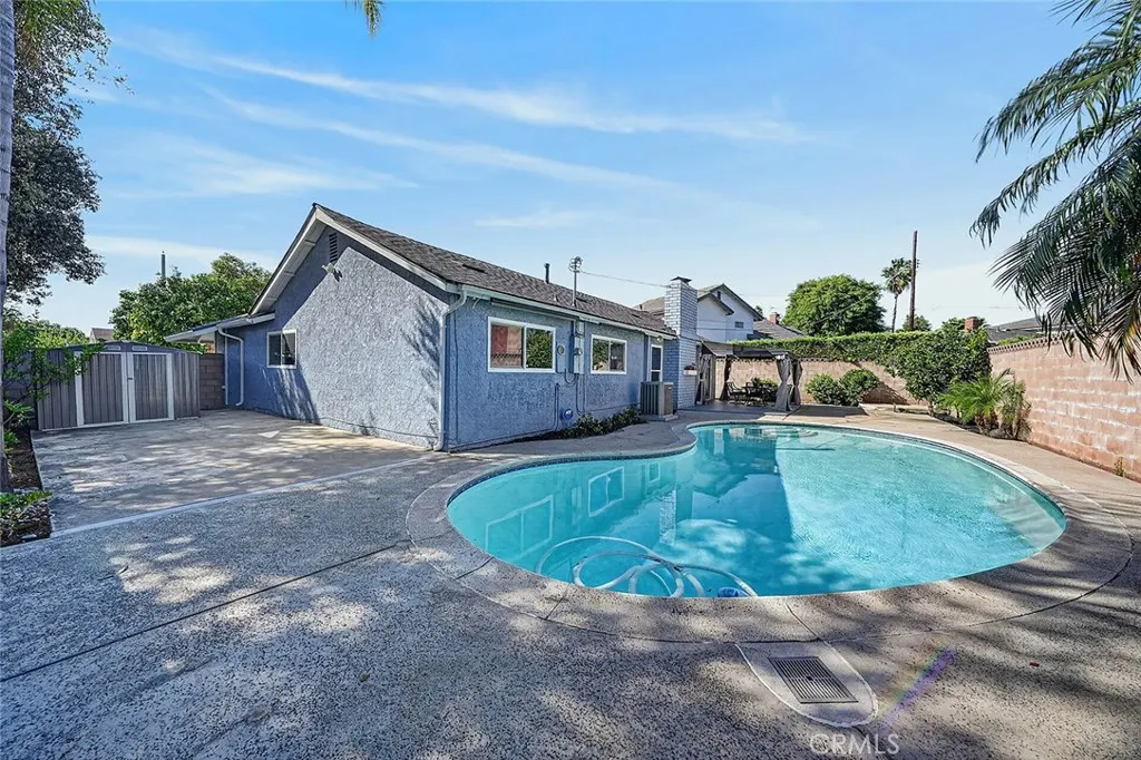 1630 E Edgecomb