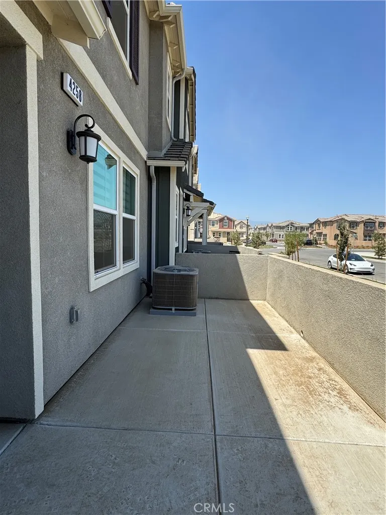 4258 S Laguna