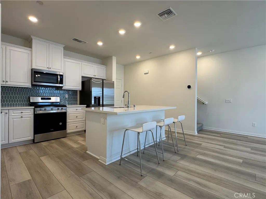 4258 S Laguna