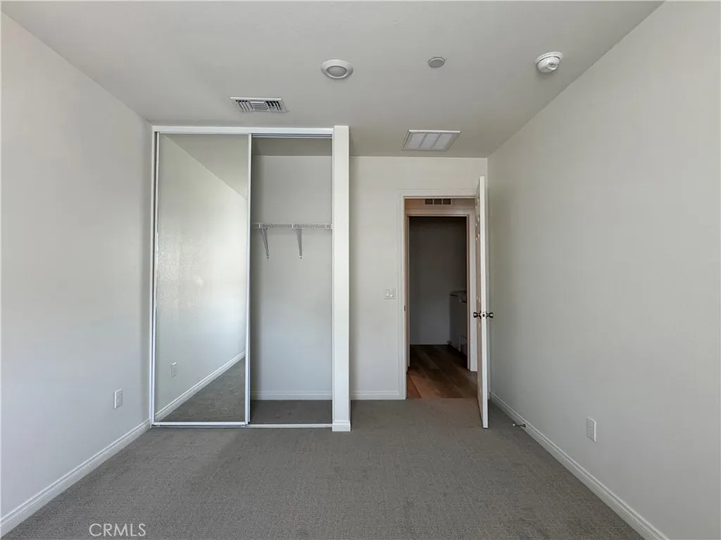 4258 S Laguna