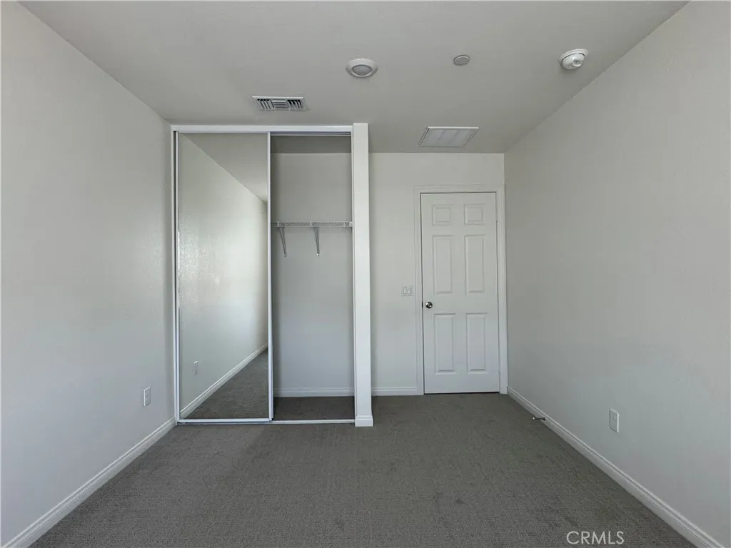 4258 S Laguna
