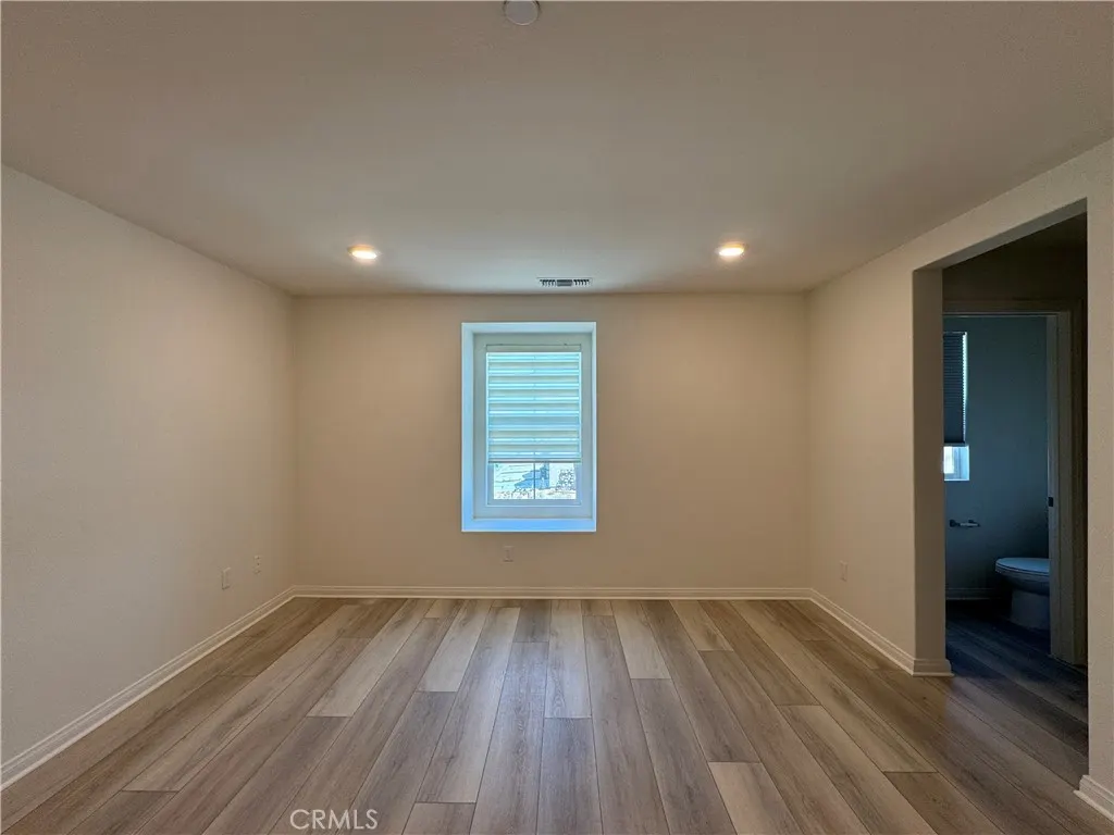 4258 S Laguna