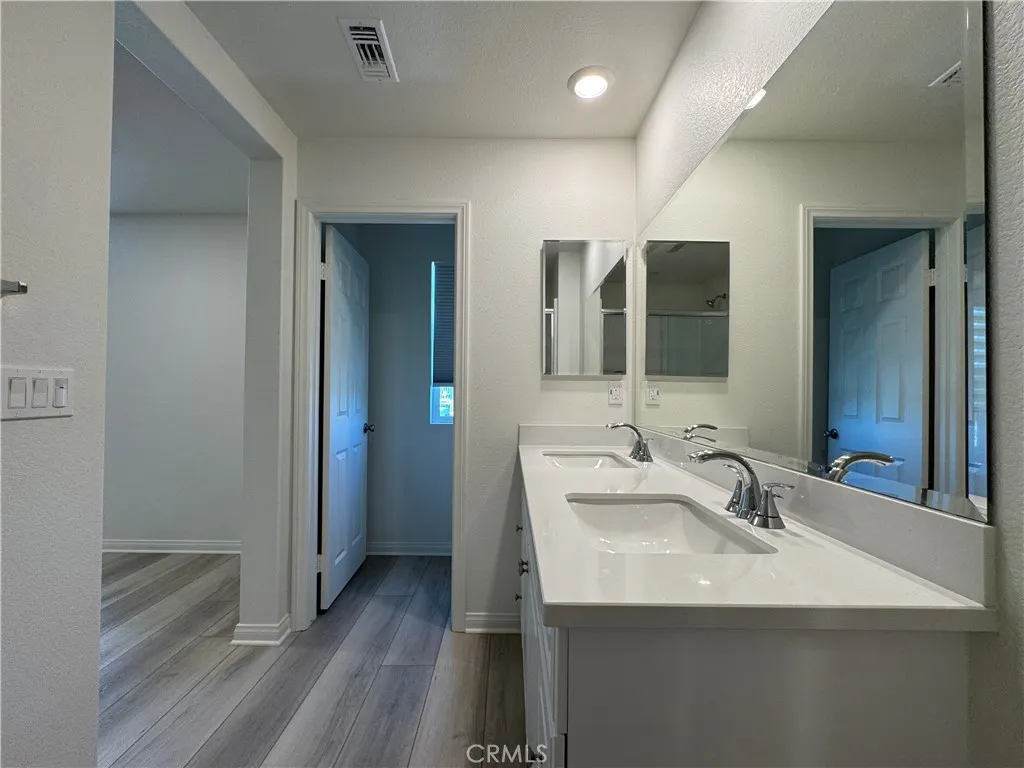 4258 S Laguna