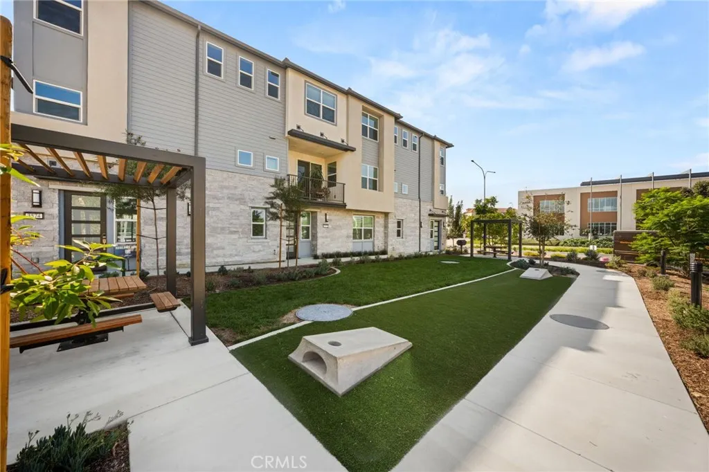3575 E Indigo Privado