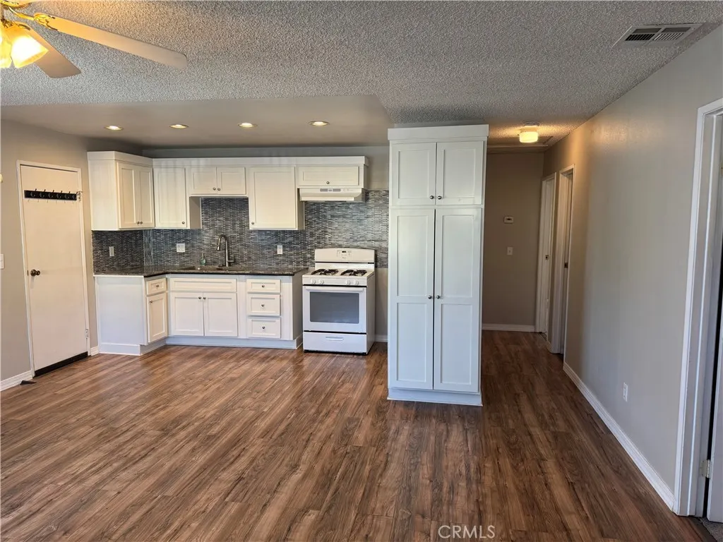 234 W 4th Street