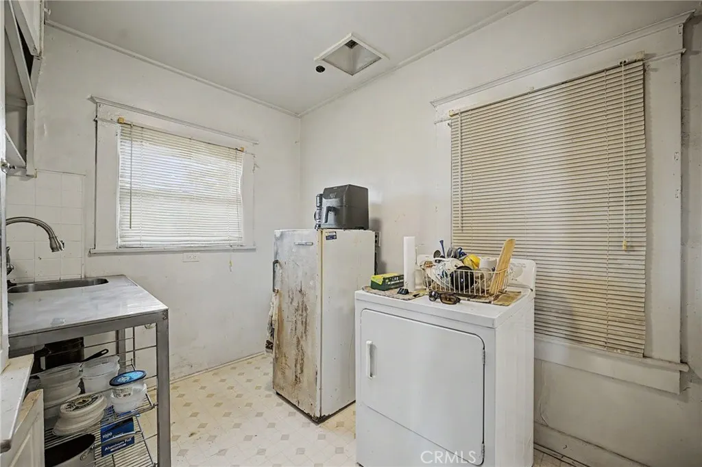 234 W 4th Street