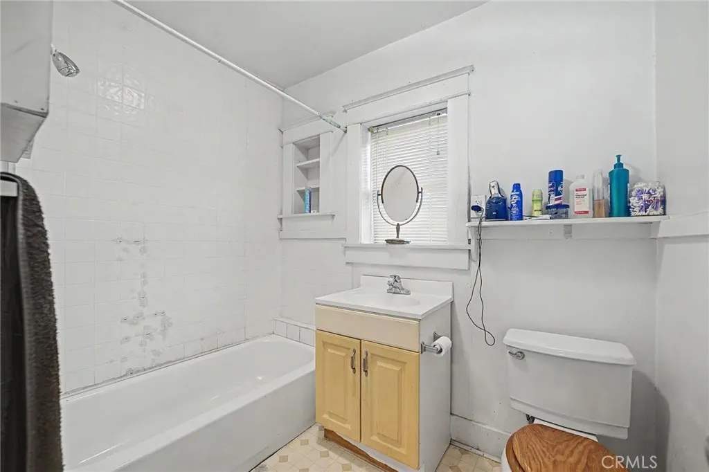 234 W 4th Street
