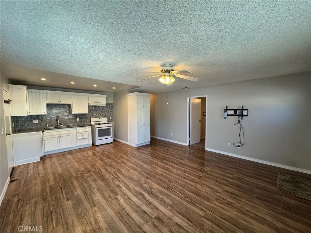 234 W 4th Street