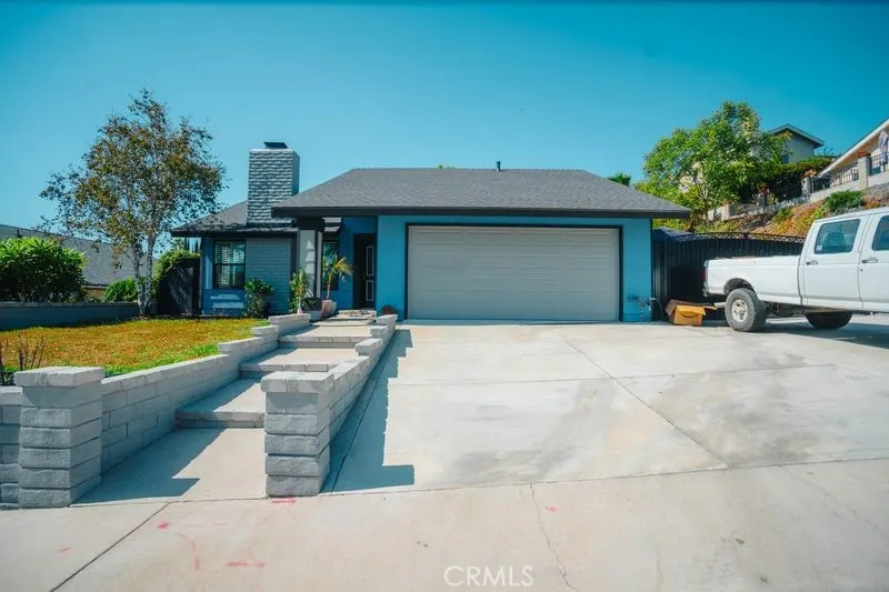 2435 E Magdalena