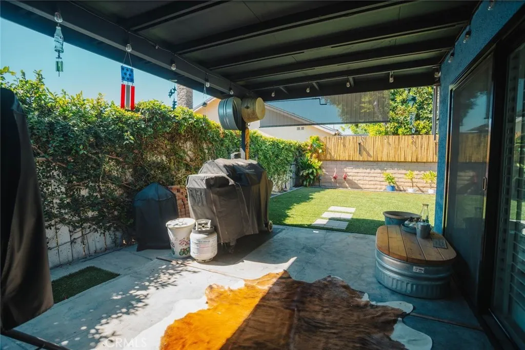 2435 E Magdalena