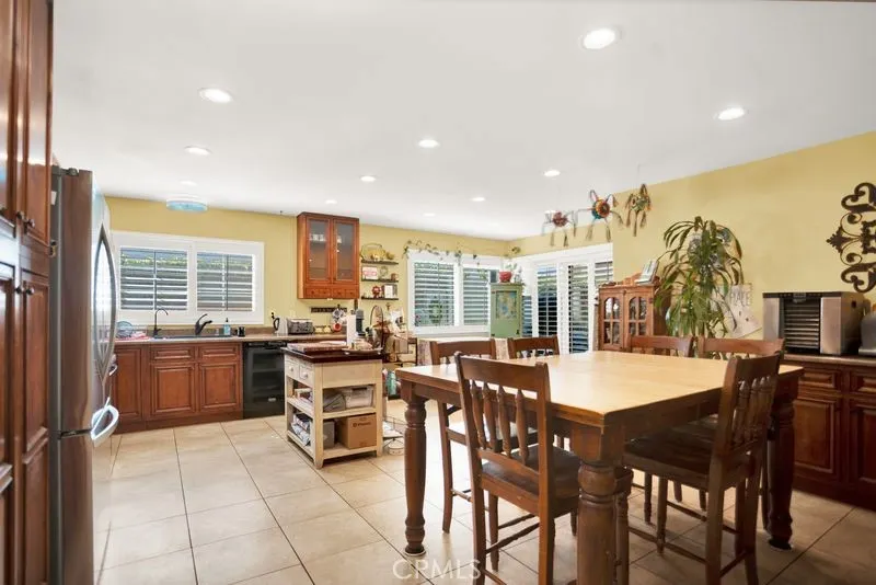 2435 E Magdalena