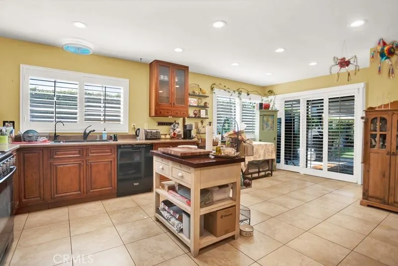 2435 E Magdalena