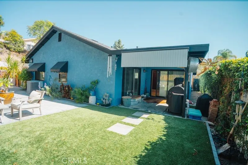 2435 E Magdalena