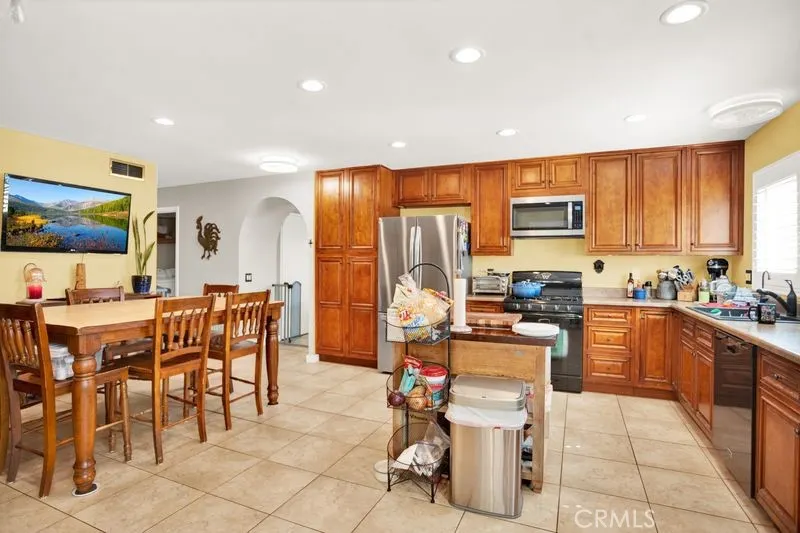 2435 E Magdalena