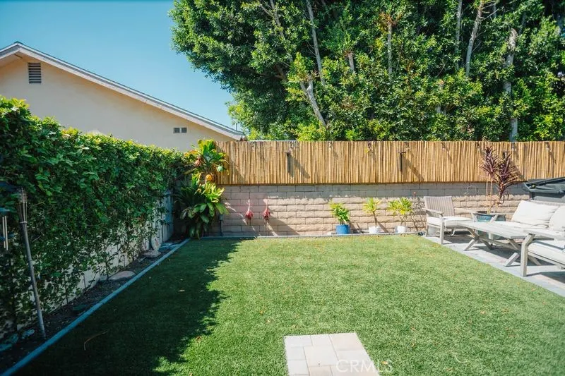 2435 E Magdalena