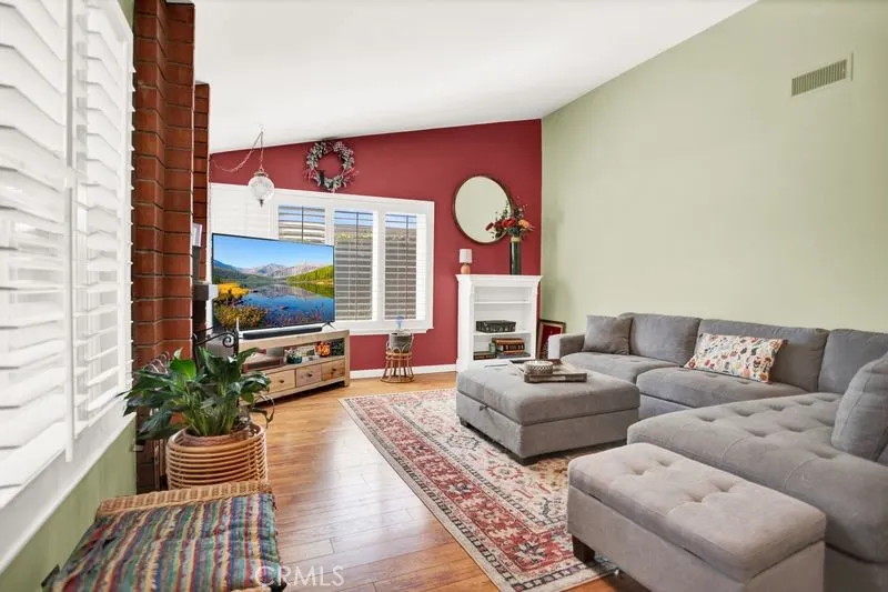 2435 E Magdalena