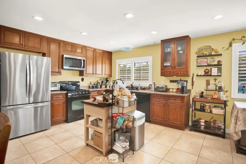 2435 E Magdalena