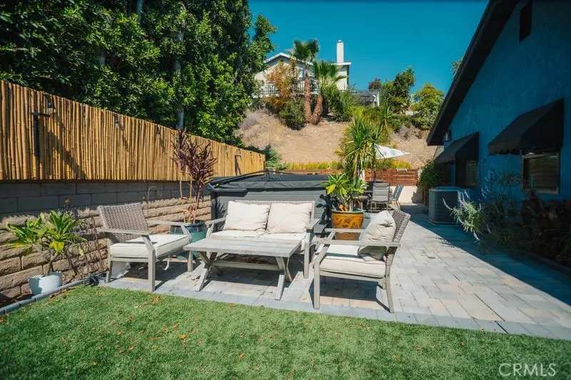 2435 E Magdalena