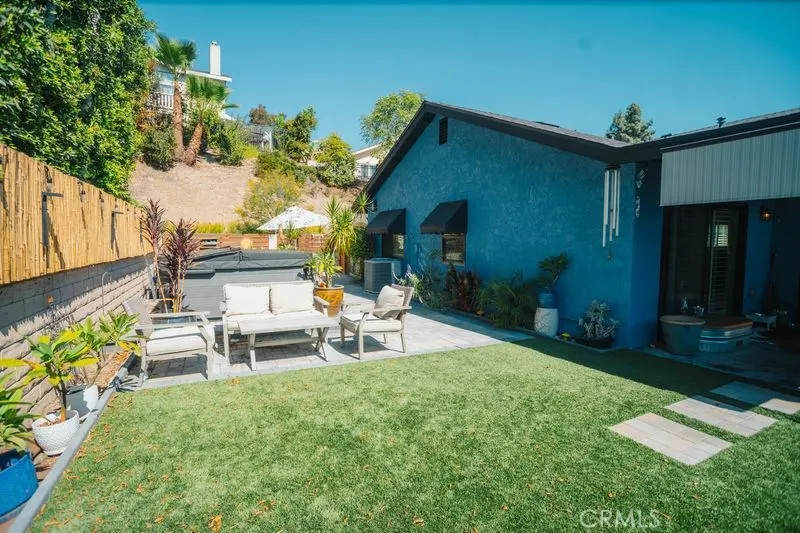 2435 E Magdalena