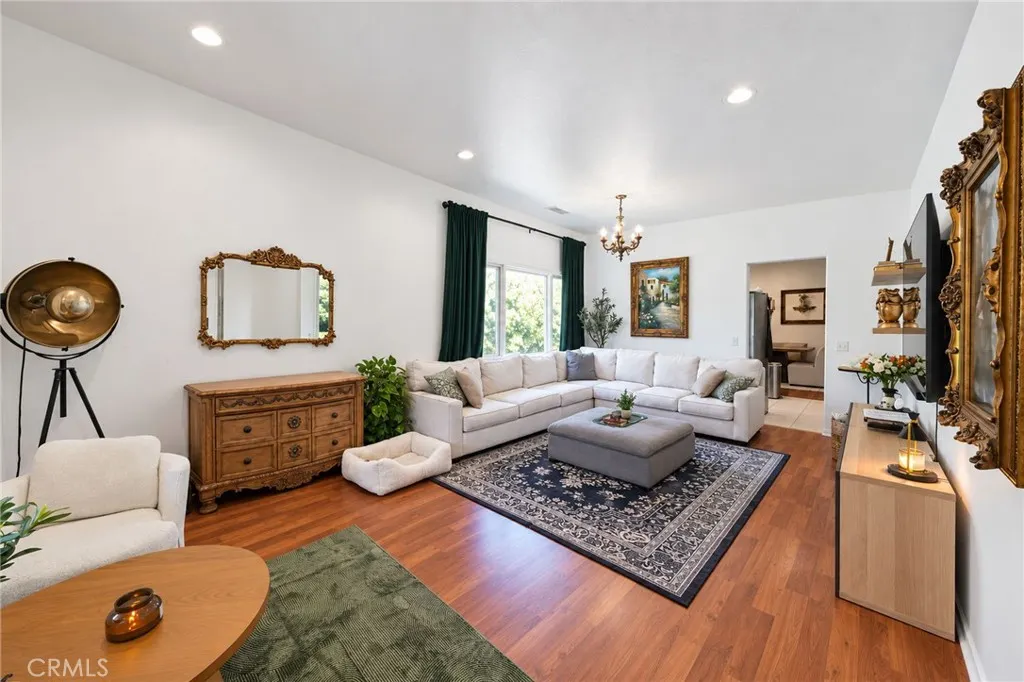 435 W 2nd