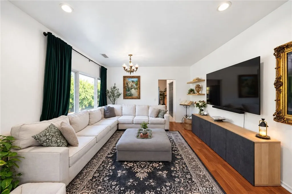 435 W 2nd
