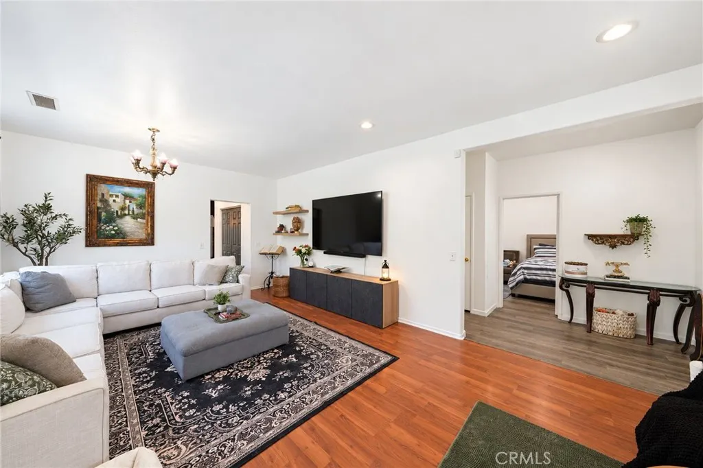 435 W 2nd