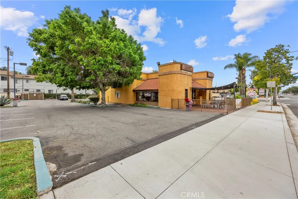 600 E Foothill Boulevard