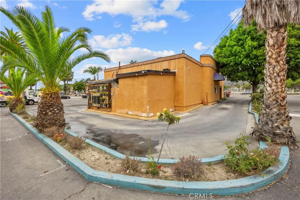 600 E Foothill Boulevard