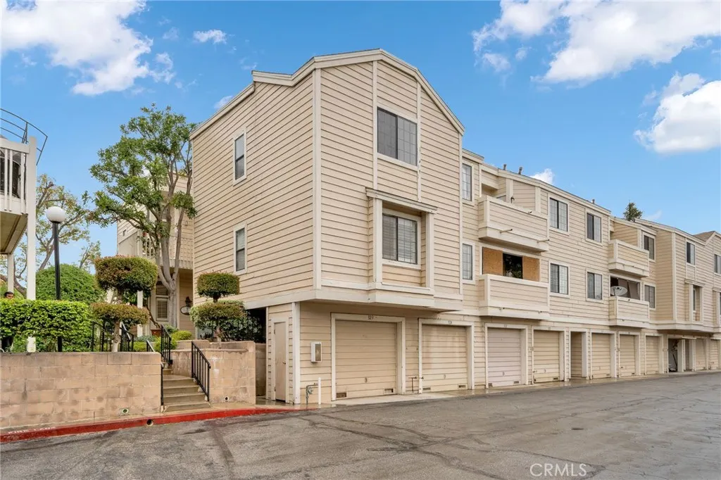 4900 N Grand Avenue #306