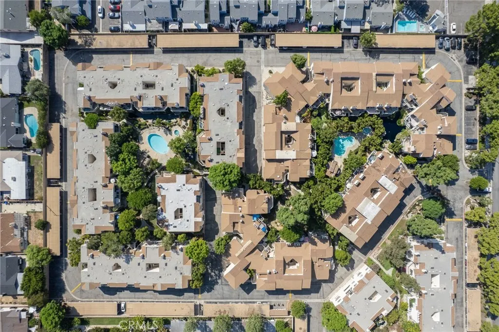 4900 N Grand Avenue #306