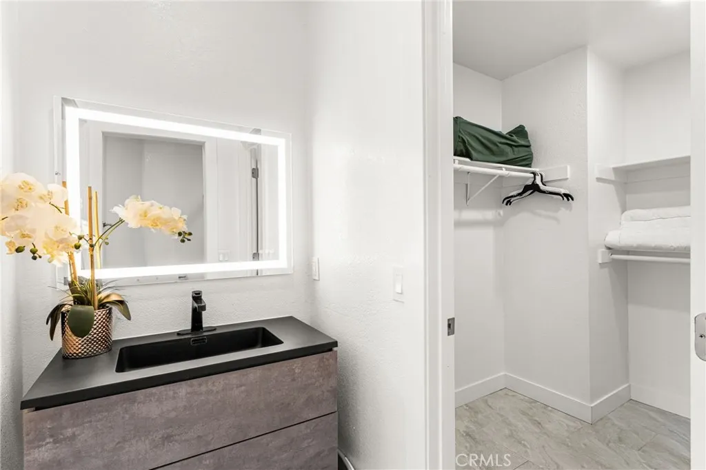 4900 N Grand Avenue #306