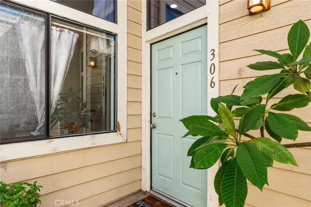 4900 N Grand Avenue #306