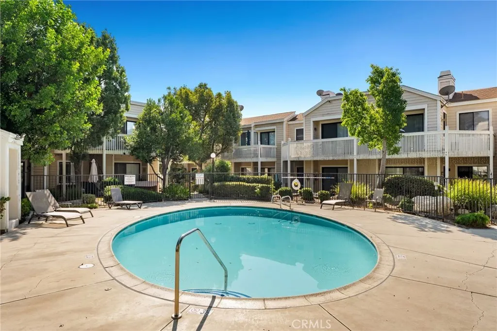 4900 N Grand Avenue #306