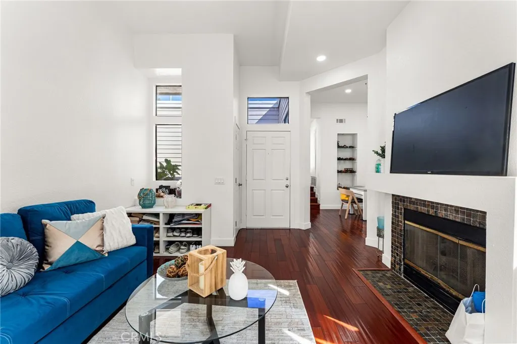 4900 N Grand Avenue #306