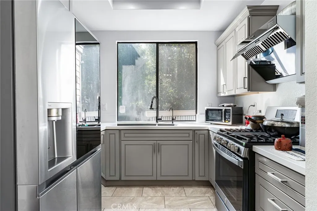 4900 N Grand Avenue #306