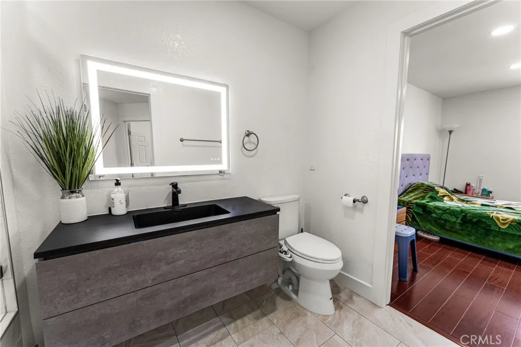 4900 N Grand Avenue #306