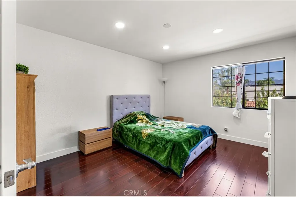 4900 N Grand Avenue #306