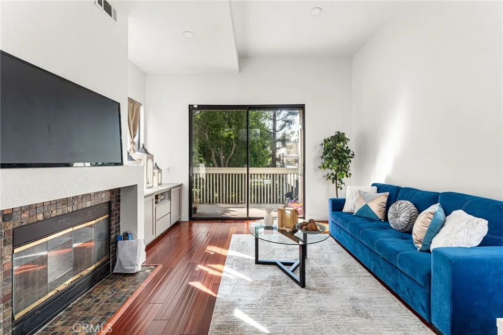 4900 N Grand Avenue #306