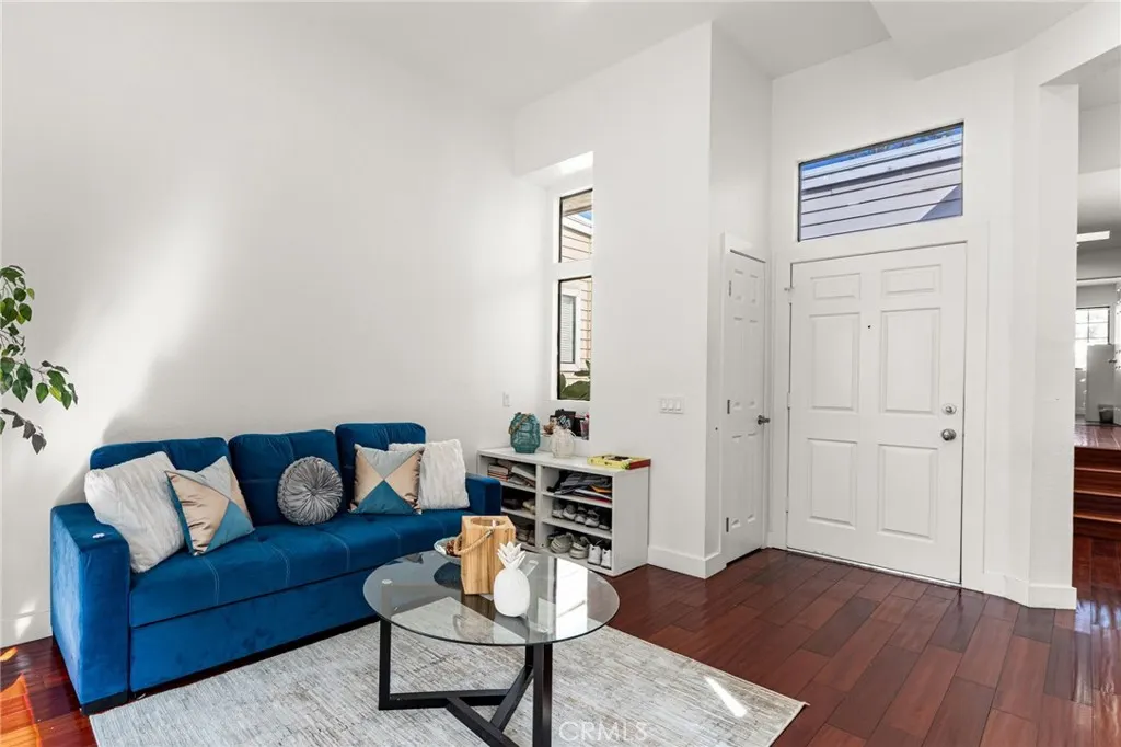 4900 N Grand Avenue #306