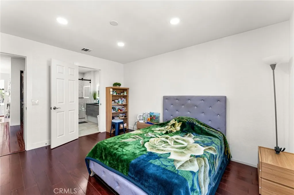 4900 N Grand Avenue #306
