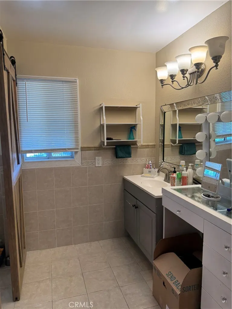 1247 E Shalene