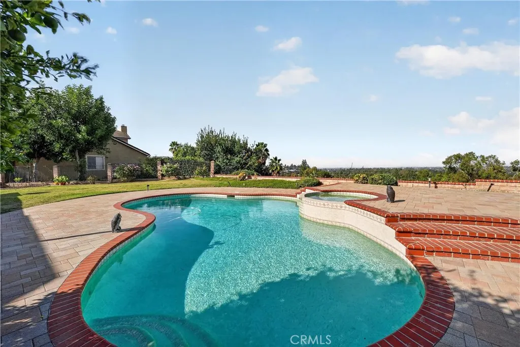 1431 Paseo Olivos