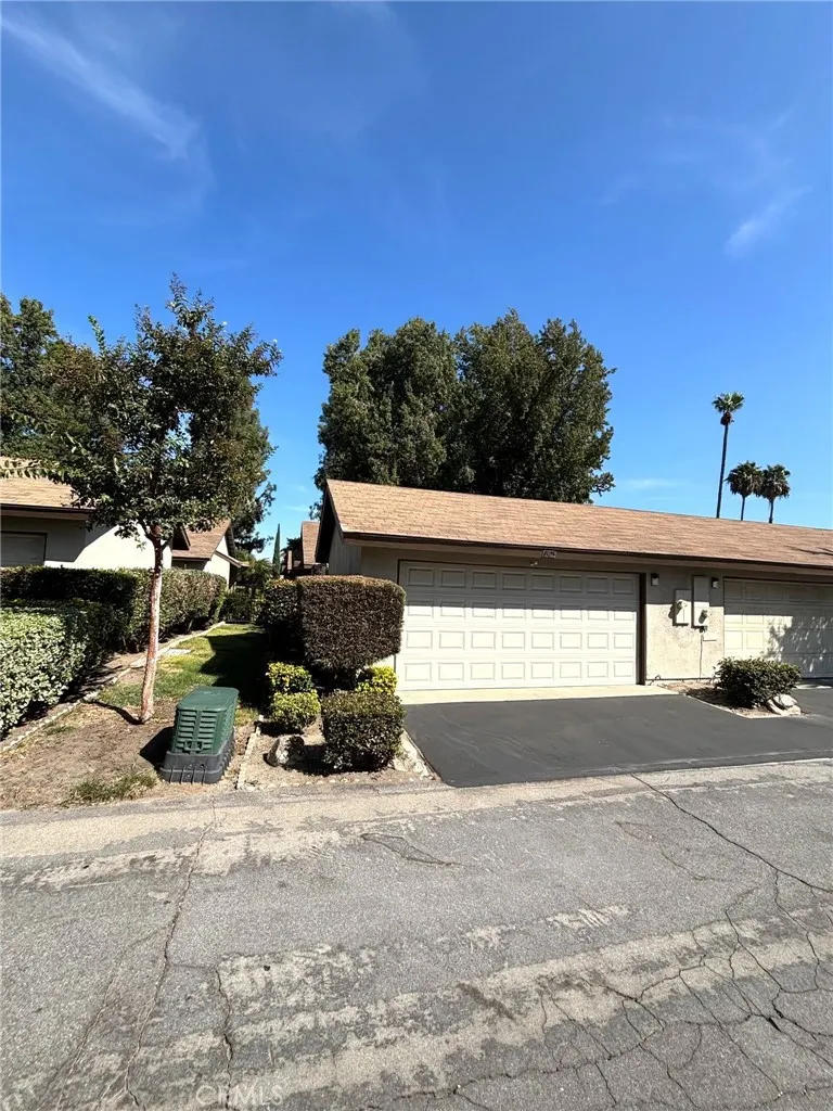 1325 N San Diego