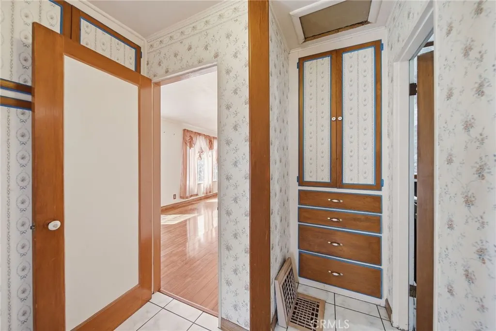 230 W Philadelphia