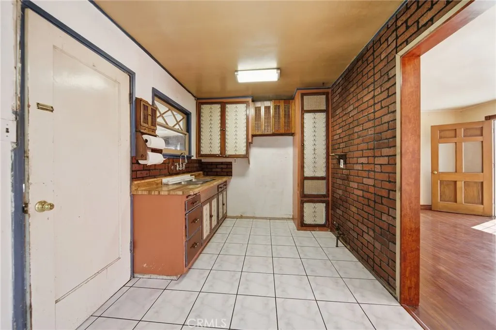 230 W Philadelphia