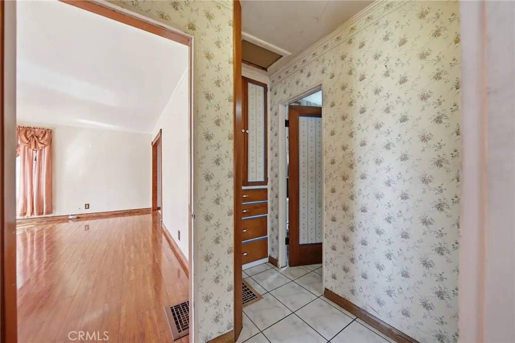 230 W Philadelphia