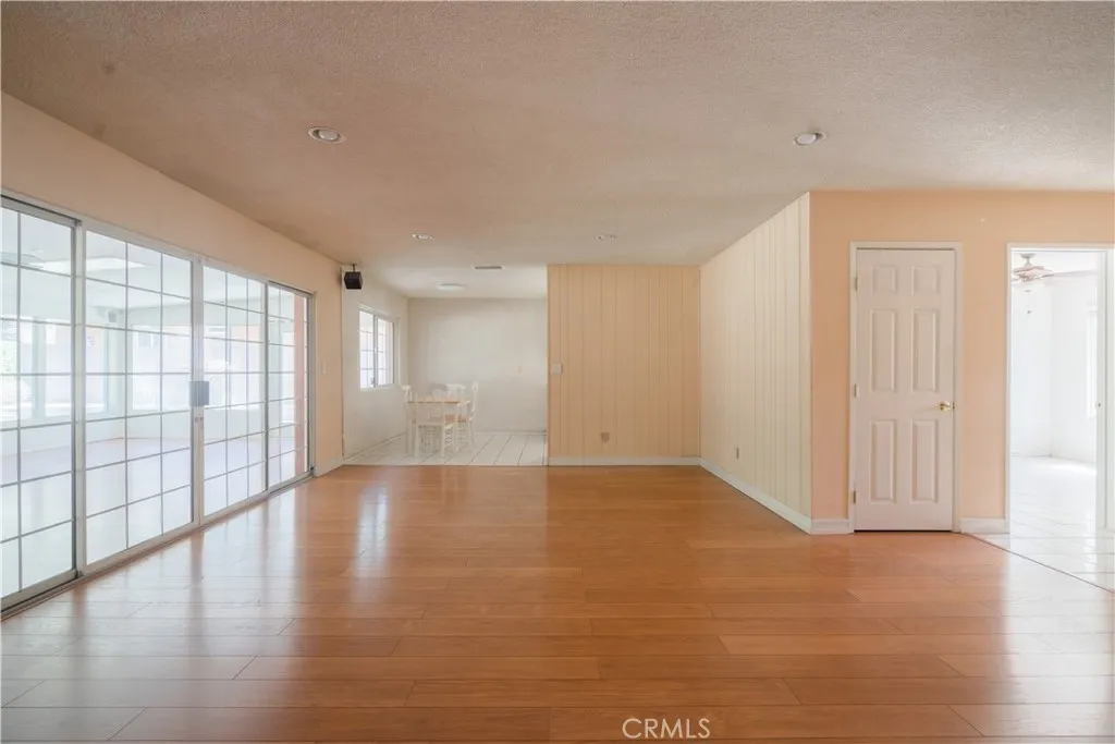 1421 E Harvest Moon