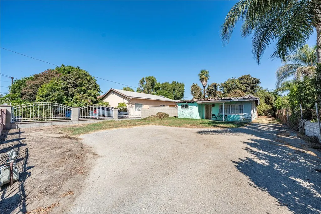 12439 Dahlia Avenue